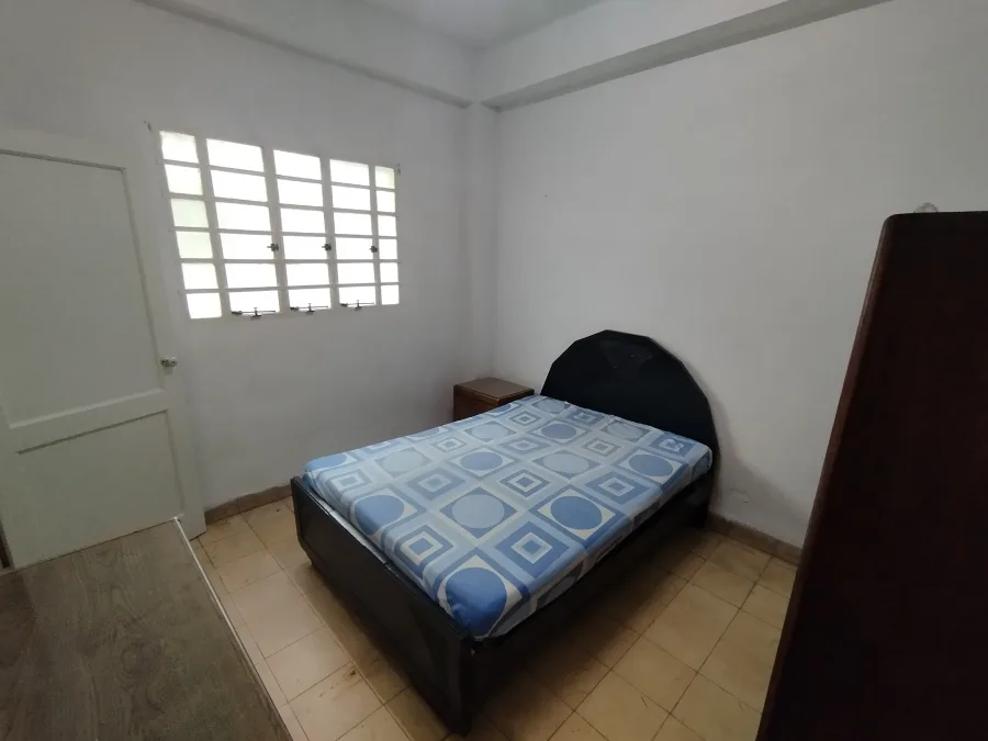 Habitación con cama matrimonial en El Vedado