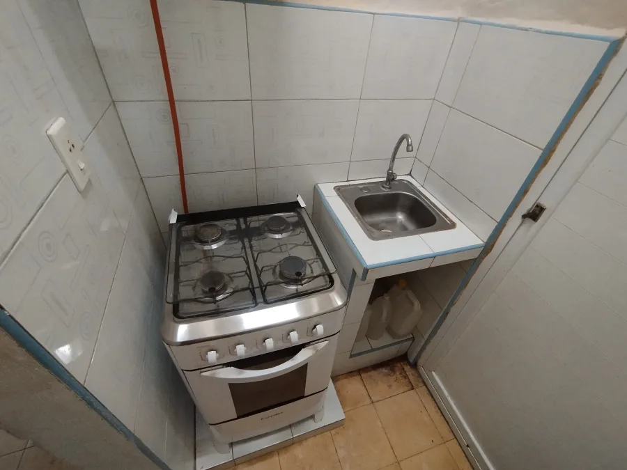 Cocina equipada con horno y gas de calle