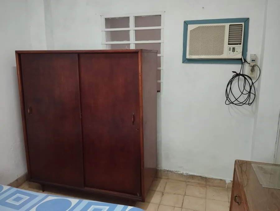 Escaparate con gavetero para guardar ropa